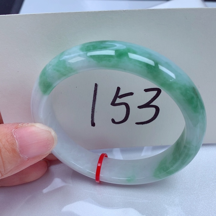 翡翠手镯未镶嵌翡翠