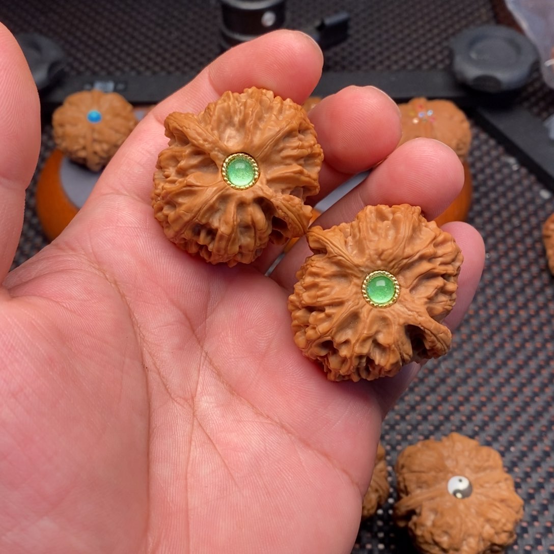 文玩核桃把件苹果园边42肚44镶嵌款