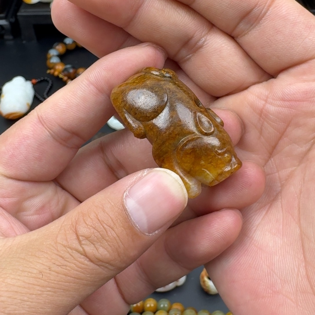 和田玉（糖玉）未镶嵌颈饰天*