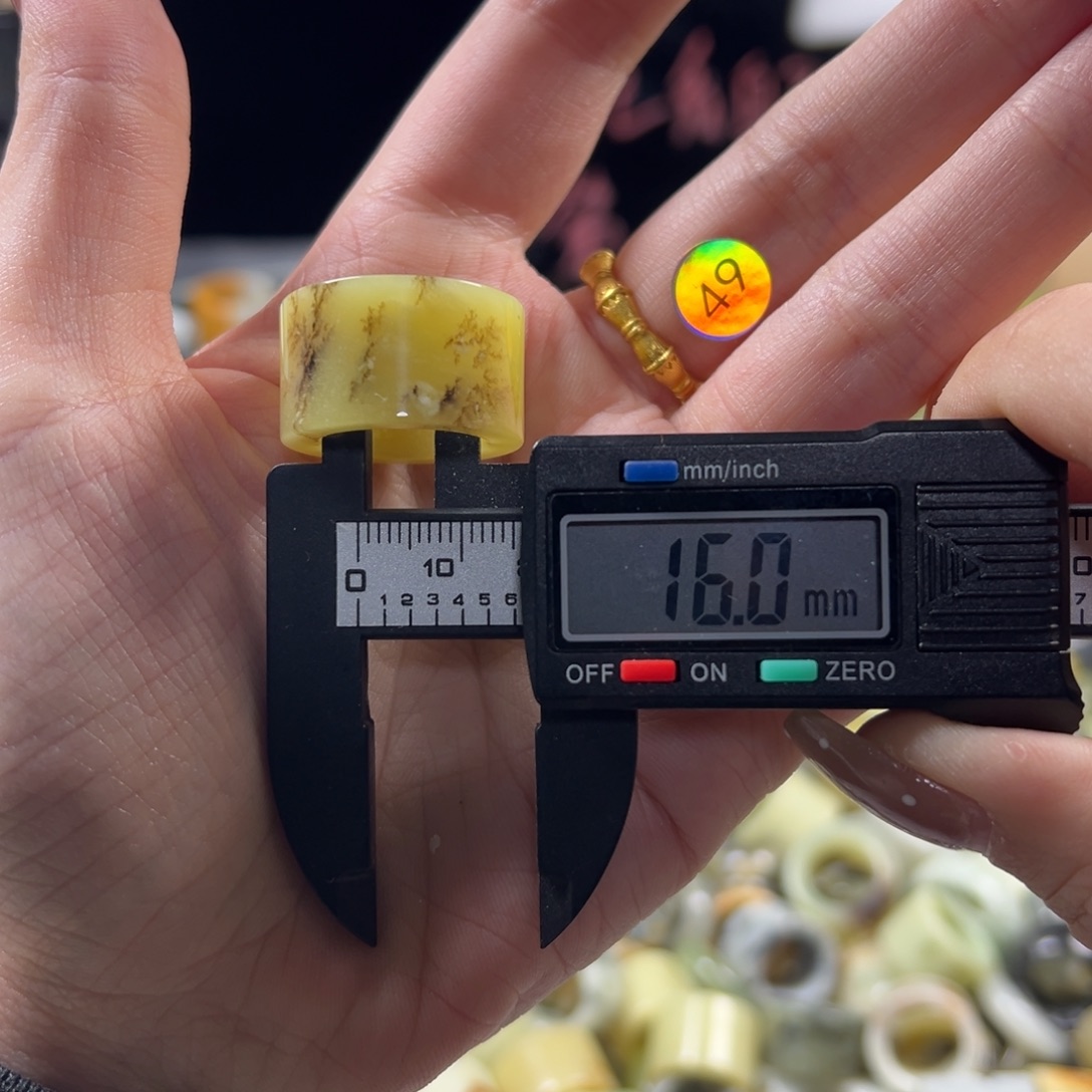 蛇纹石玉未镶嵌戒指