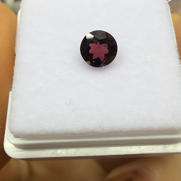 碧玺未镶嵌红色直径5毫米