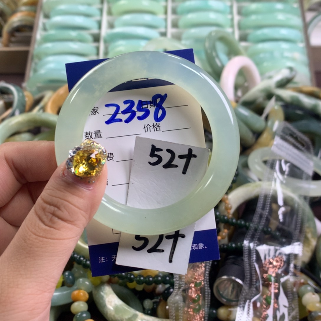 蛇纹石玉手镯未镶嵌予**?2358