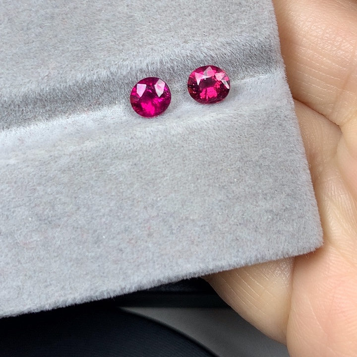 未镶嵌裸石碧玺1.3ct卢比莱一对