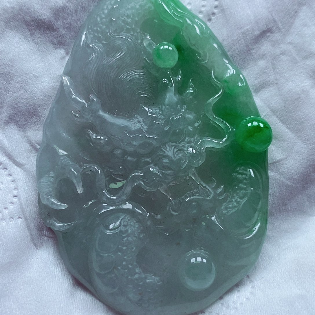 翡翠挂件未镶嵌龙牌