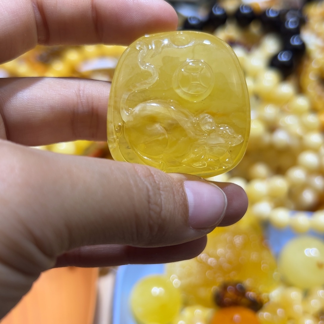 琥珀珠宝奇石未镶嵌