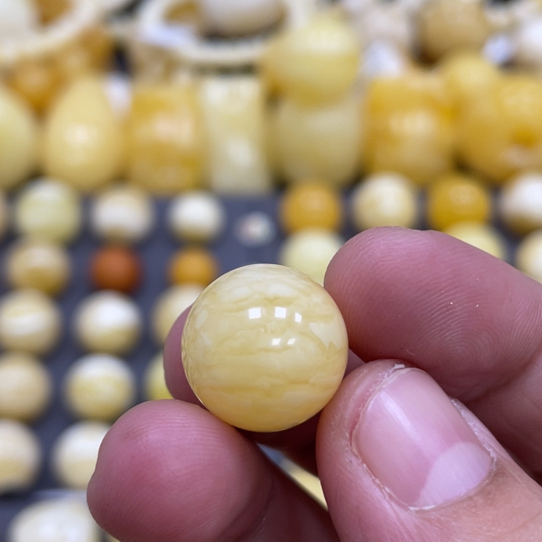 蜜蜡未镶嵌裸石14.9mm瑕 