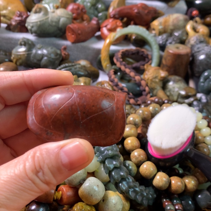 未镶嵌岫岩河磨玉（透闪石质玉）把件