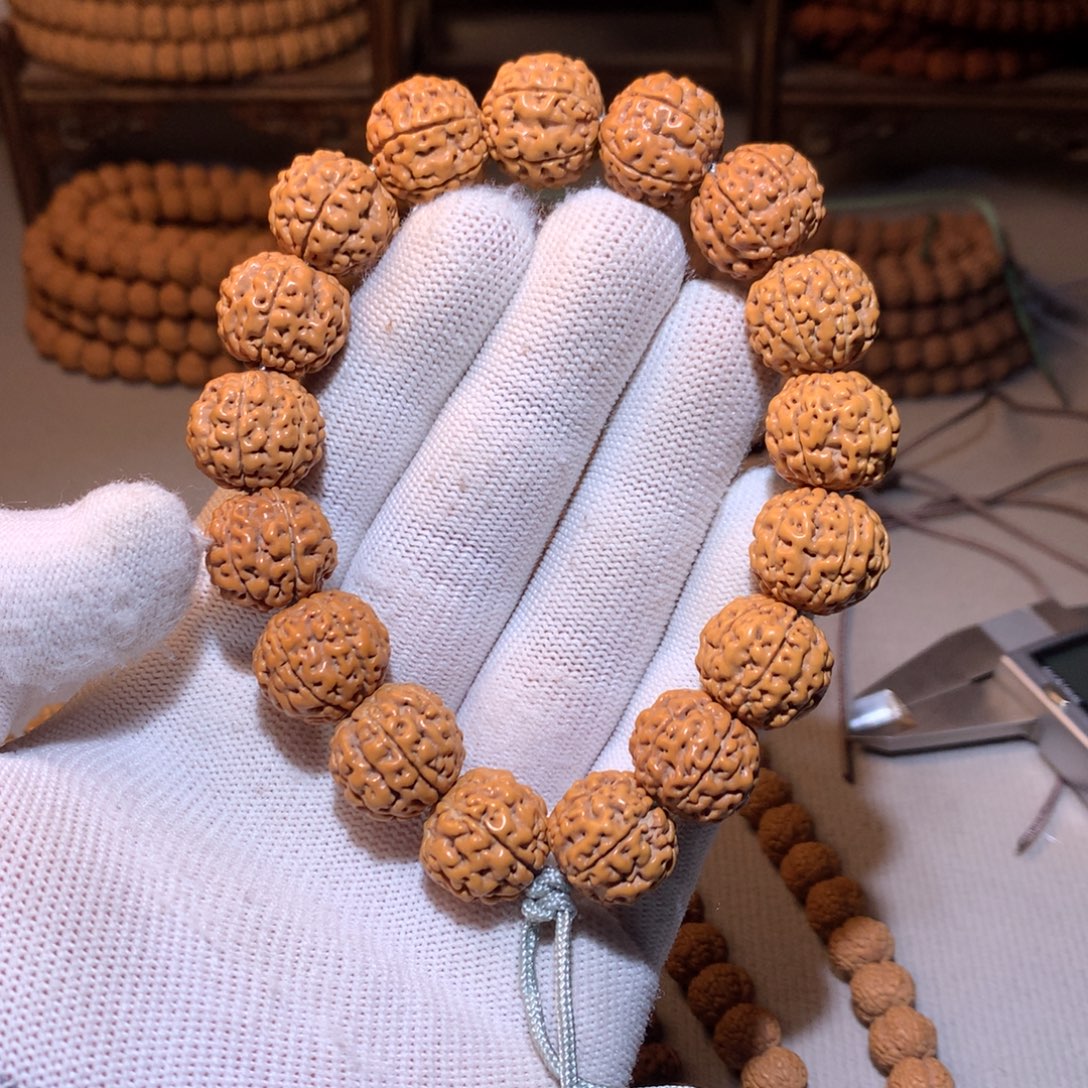 沉***.金刚菩提手串6瓣跳跳龙16+