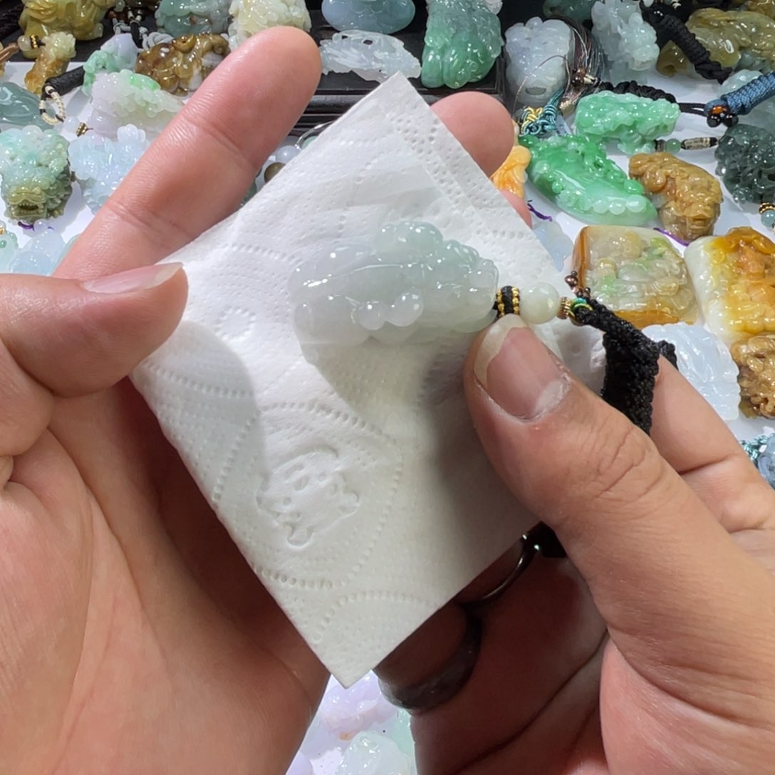 翡翠颈饰未镶嵌天然