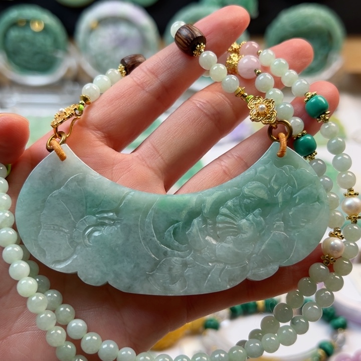颈饰未镶嵌翡翠吊坠