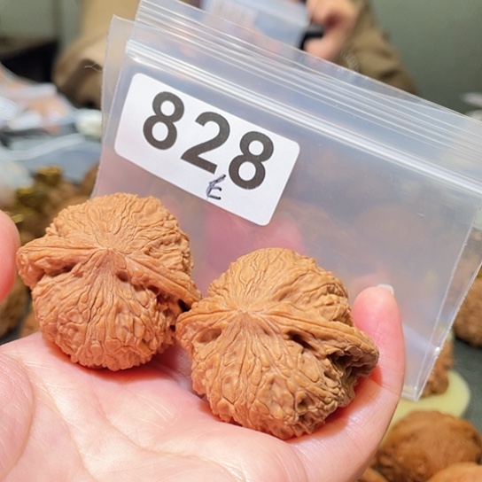 文玩核桃把件绣球42