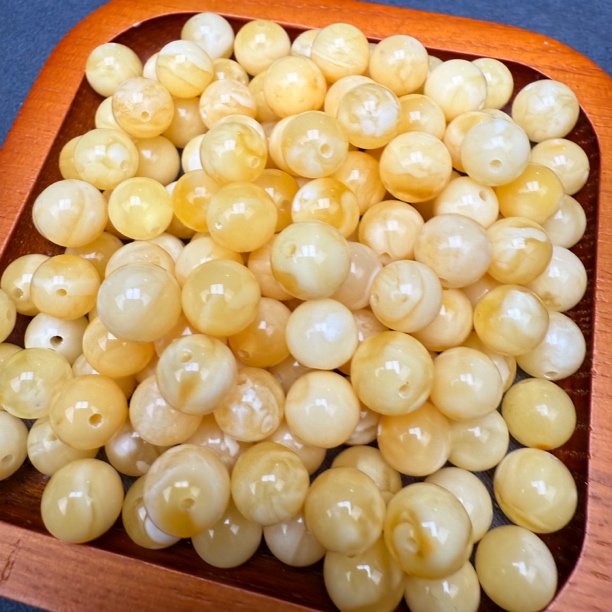 A02天然原矿俄料蜜蜡散珠鸡油黄飘妖花8~13mm单珠  以扩1.5㎜孔