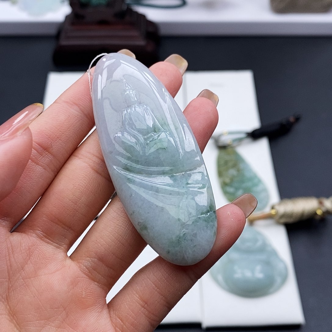 翡翠颈饰未镶嵌翡翠