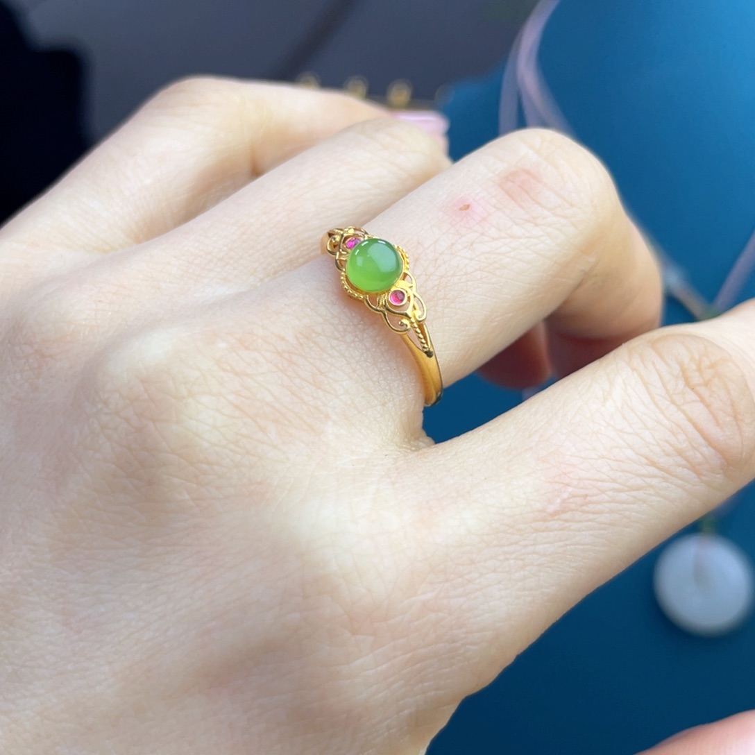 和田玉戒指18K金镶嵌