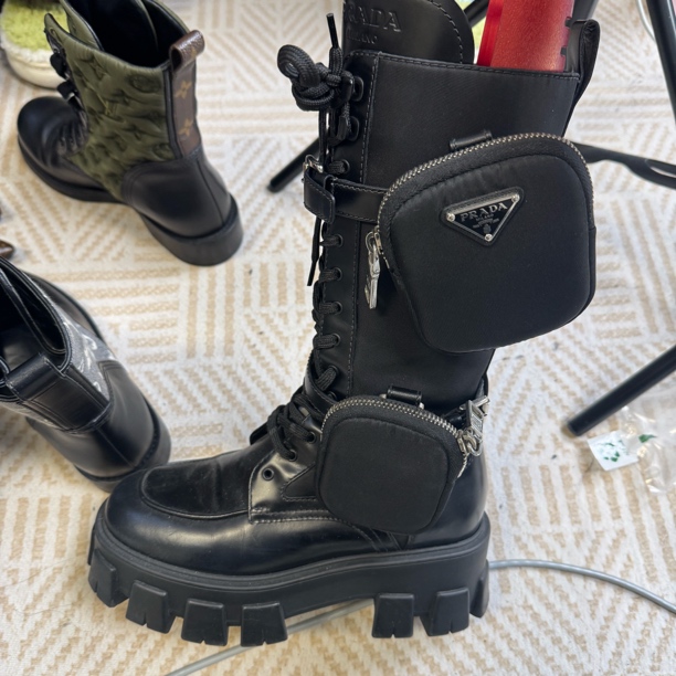 99新 Prada/普拉达 经典腰包马丁靴/36.5码