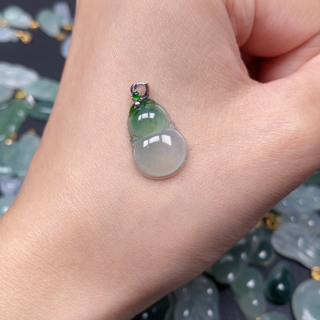 翡翠颈饰18K金镶嵌翡翠