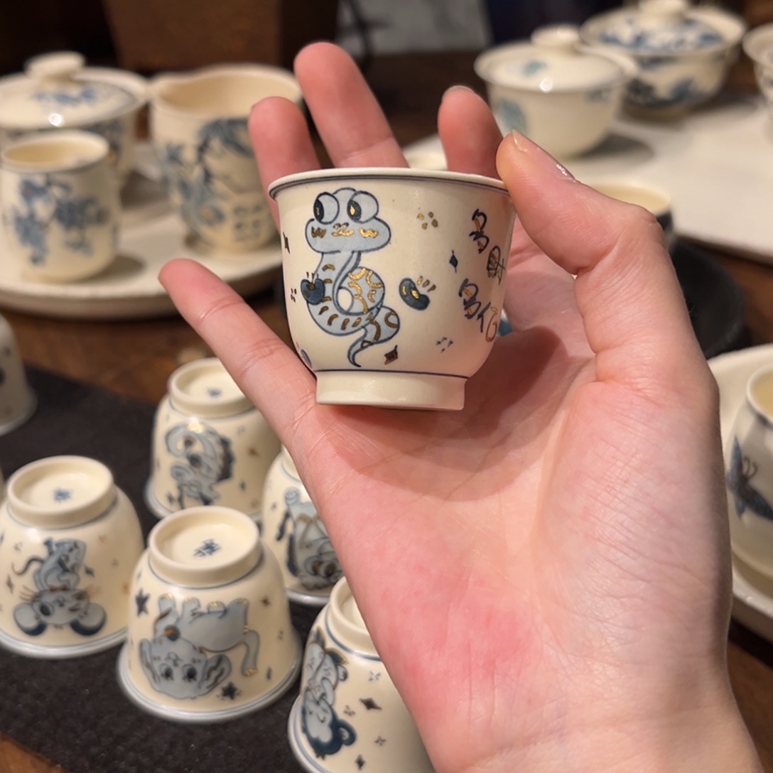 摆件依****i陶瓷。       陶瓷。      