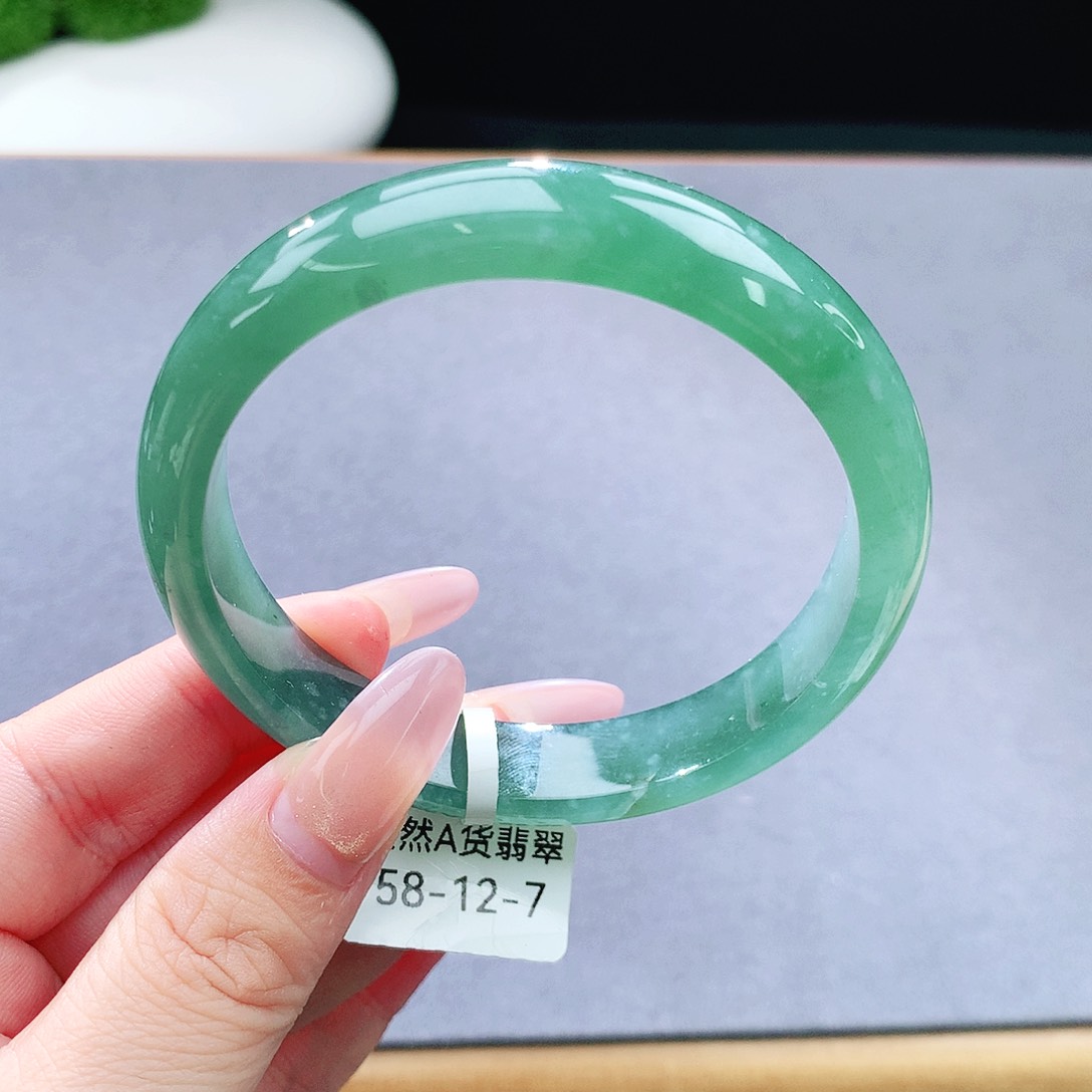 未镶嵌手镯（圆镯）翡翠