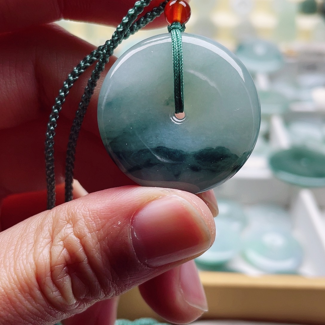 翡翠颈饰未镶嵌天然翡翠