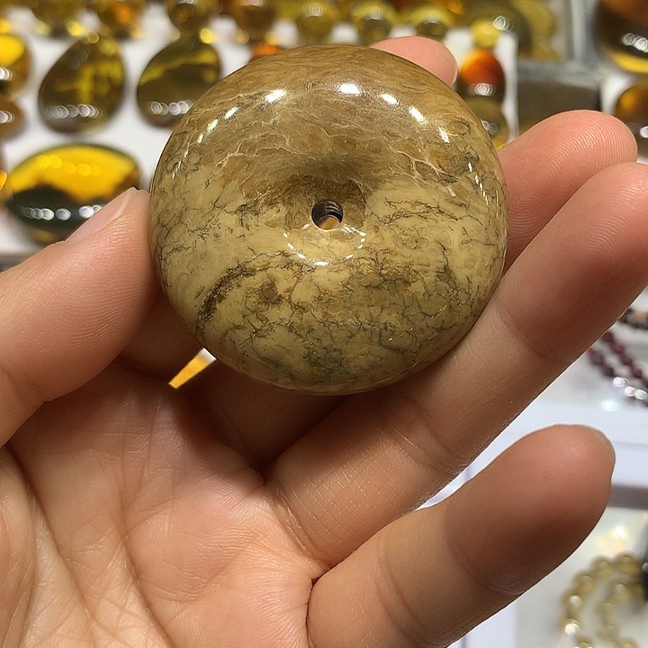 琥珀未镶嵌颈饰根珀平安扣