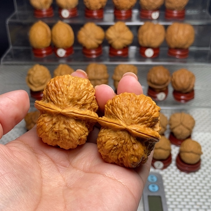 文玩核桃把件鬼脸铁蝴蝶6