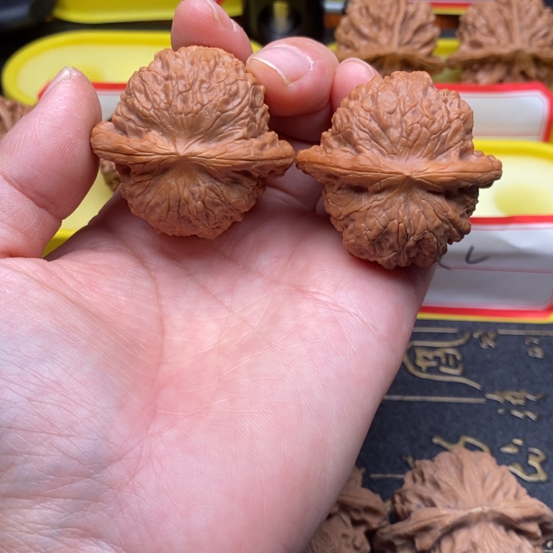 在***中吊坠文玩核桃血麒麟