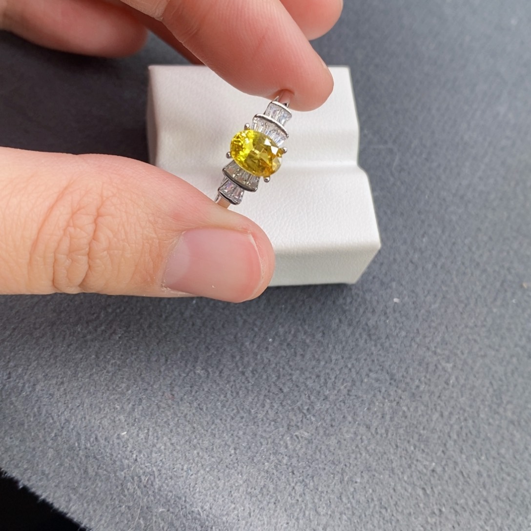 蓝宝石戒指银S925镶嵌番*榴