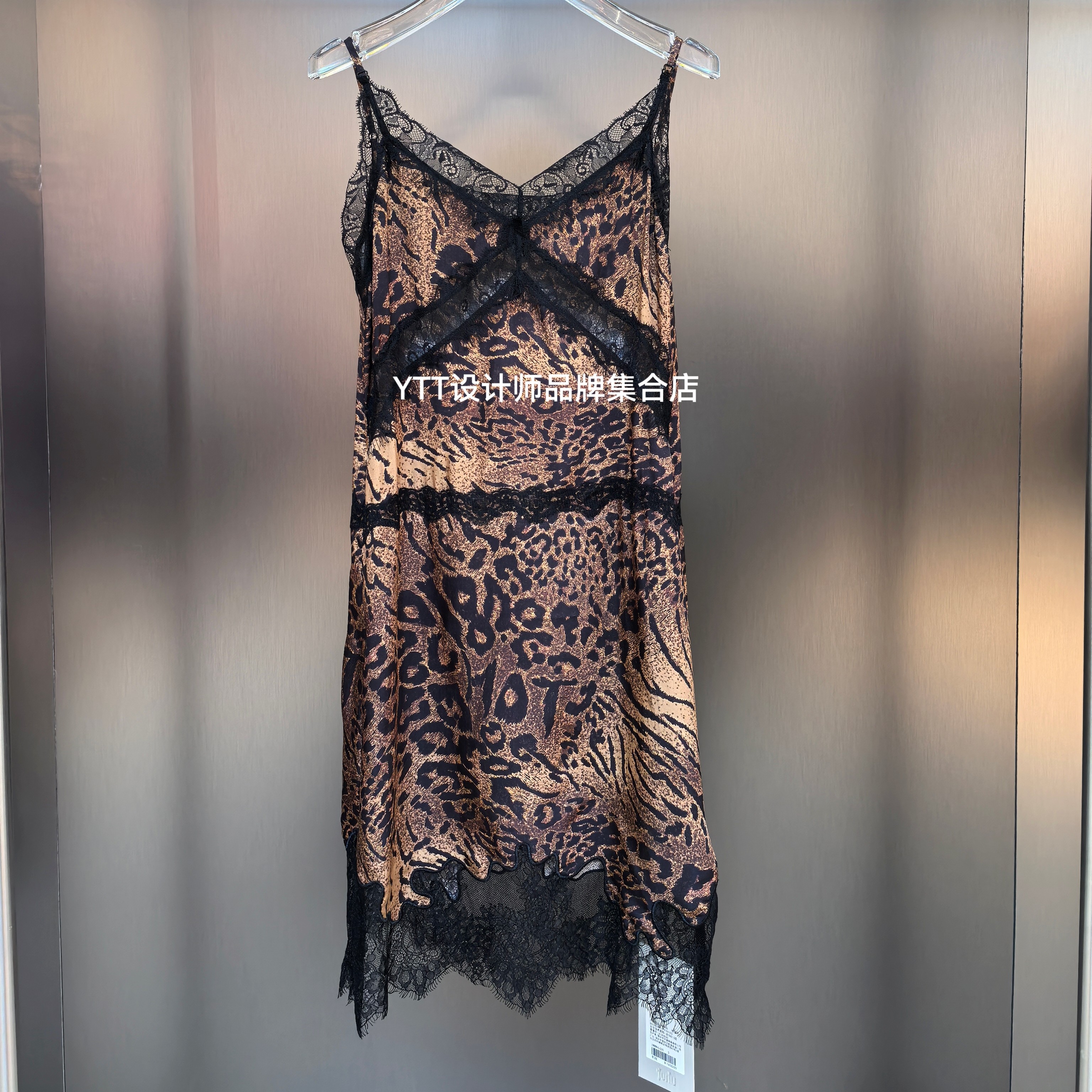 顺丰包邮 UHOT诱货2025冬季新款豹纹蕾丝拼接吊带连衣裙