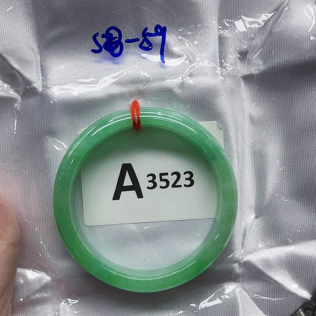 翡翠手镯未镶嵌多样性