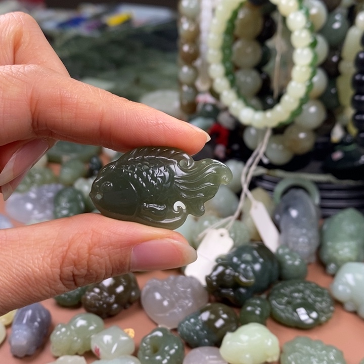 和田玉未镶嵌颈饰