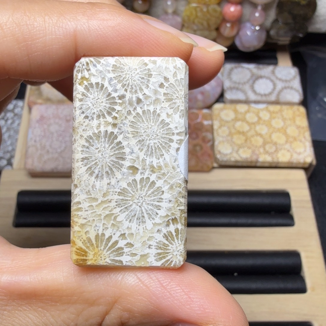 硅化玉未镶嵌清新大花，微骨骼