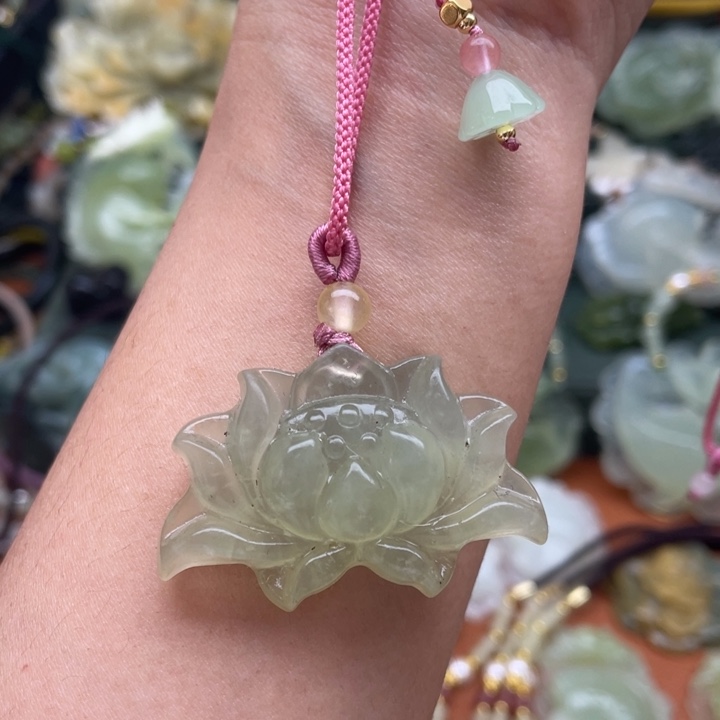 蛇纹石玉未镶嵌吊坠