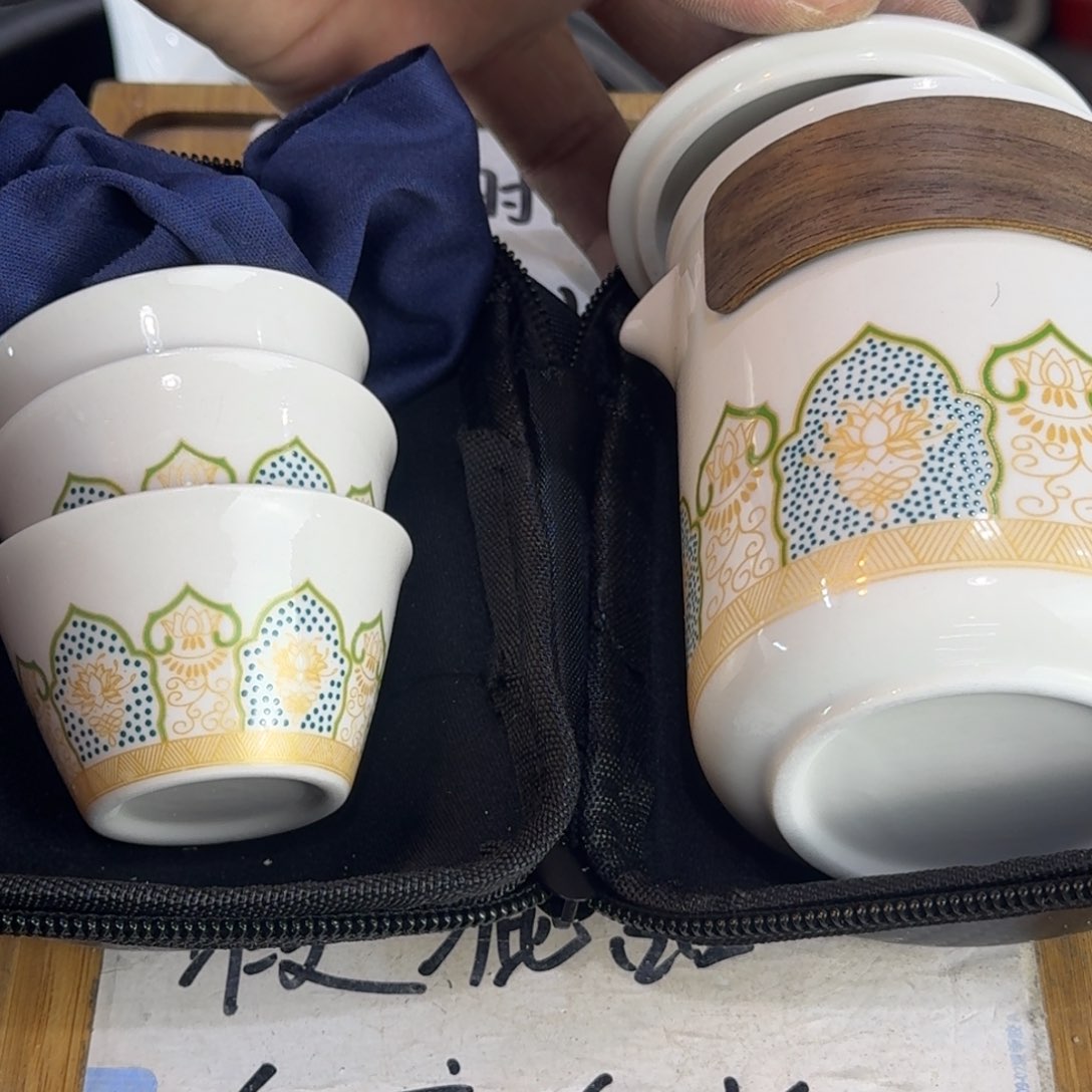 瑕疵介意勿拍陶瓷器皿A822