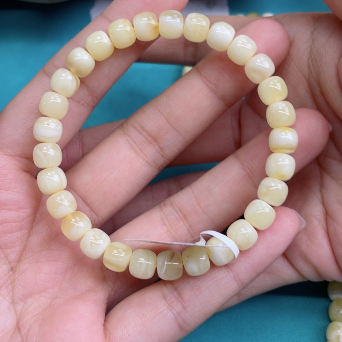 蜜蜡裸石未镶嵌蜜蜡80