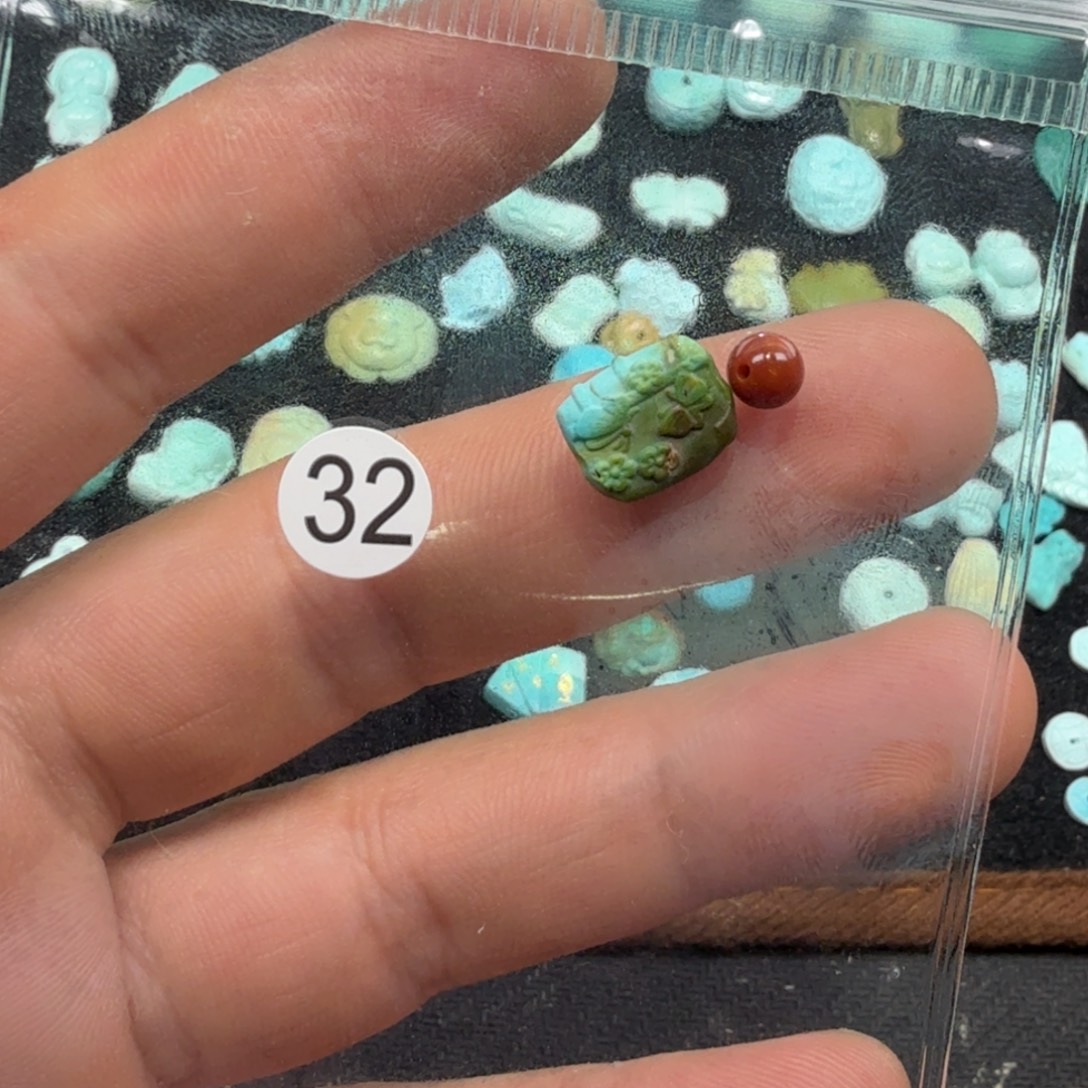 珍***宝南红玛瑙未镶嵌珠宝奇石