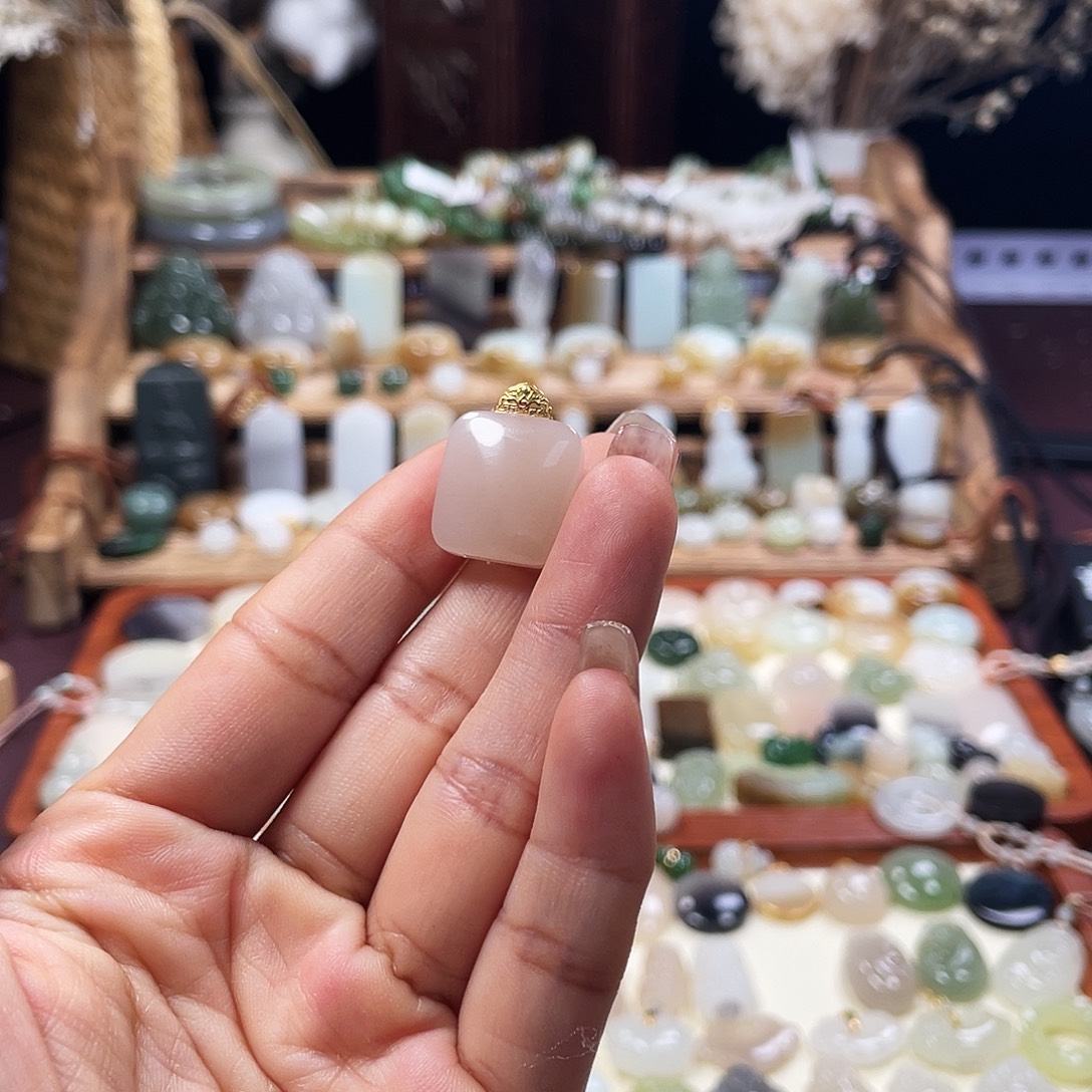 A***a和田玉18K金镶嵌吊坠(不含链)