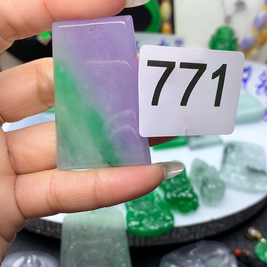 翡翠吊坠(赠链)未镶嵌