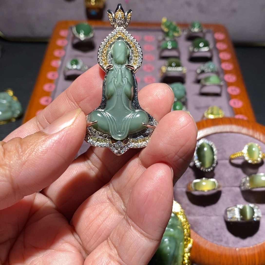 花***雾和田玉未镶嵌颈饰