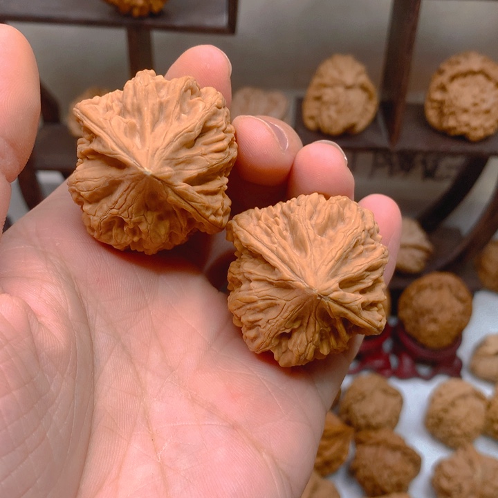 杰***杰吊坠文玩核桃鸡心磕尖