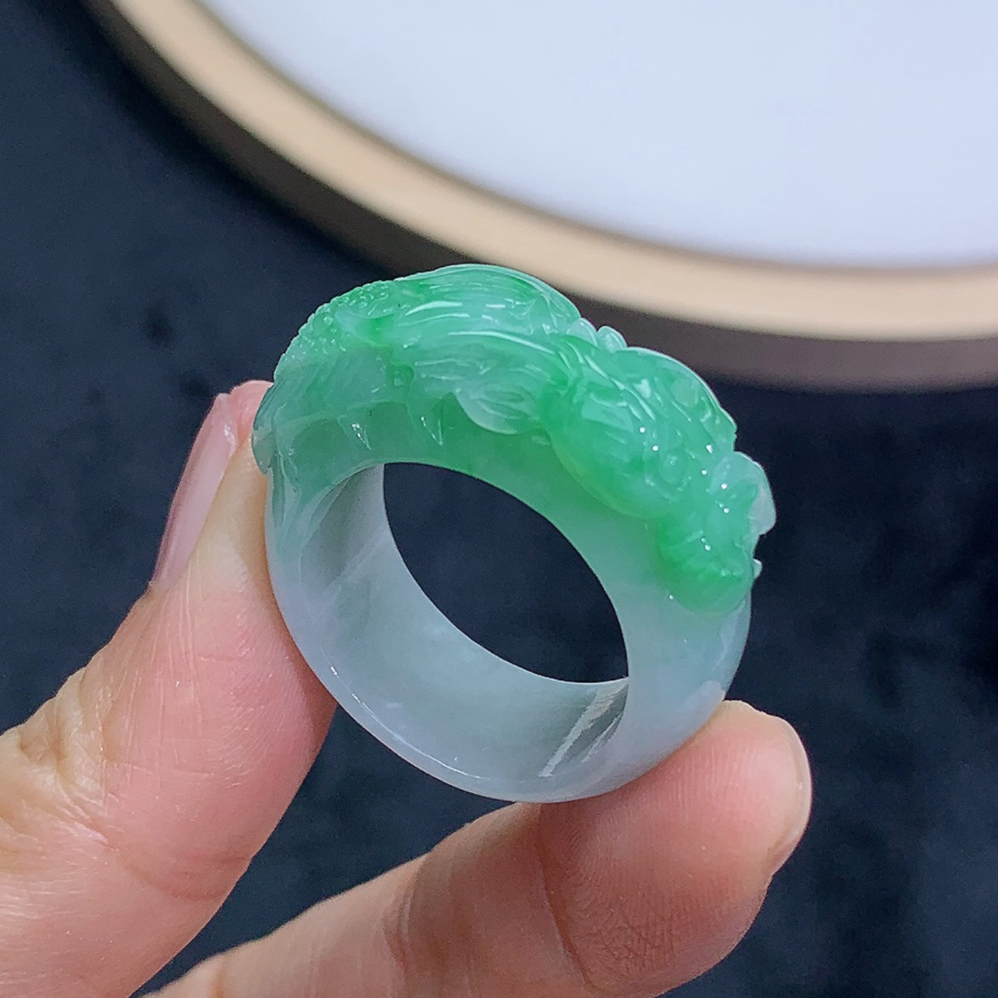 精雕 飘绿 龙头戒指 扳指 11.21g 23号 缅甸天然A货翡翠玉石