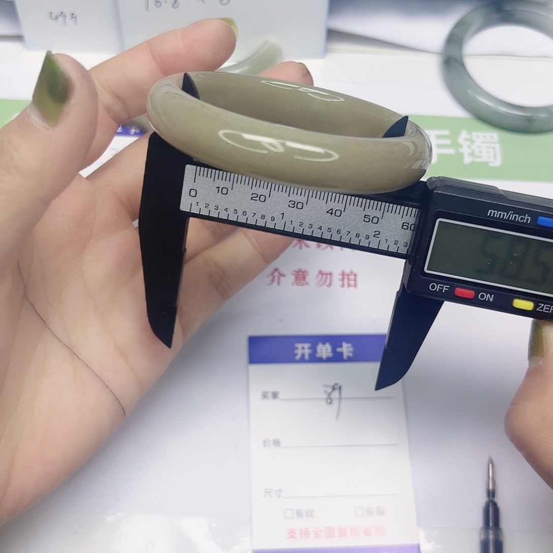 石英质玉未镶嵌手镯89/58