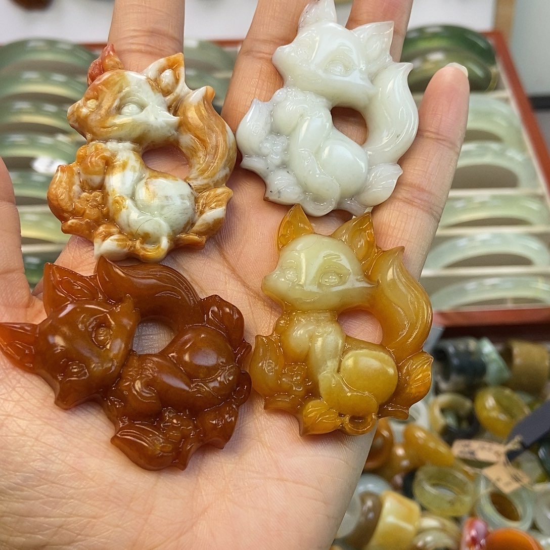 蛇纹石玉未镶嵌颈饰多样性发货发一个