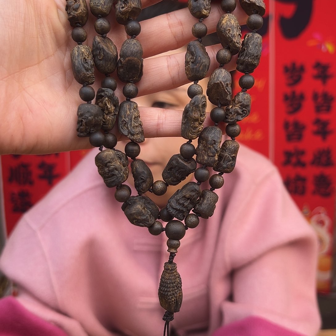 沉香手串莺歌绿奇楠沉水树丁精雕十八罗汉一条57克