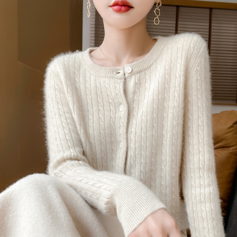 2025秋季新款长袖羊毛针织衫时尚爆款百搭款坑条设计外搭开衫上衣
