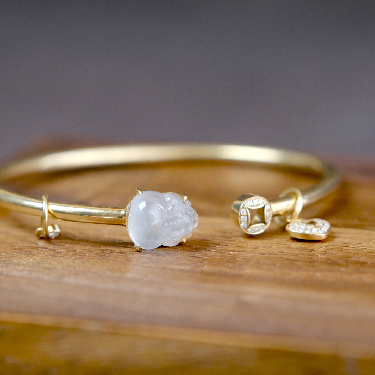 天然缅甸翡翠白冰貔貅18k金镶嵌手镯开口镯空心设计款粗细两个款