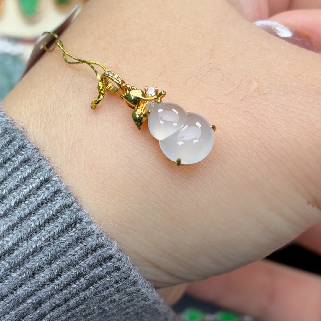 翡翠18K金镶嵌颈饰