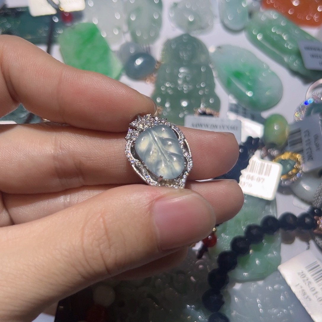 翡翠颈饰未镶嵌翡翠