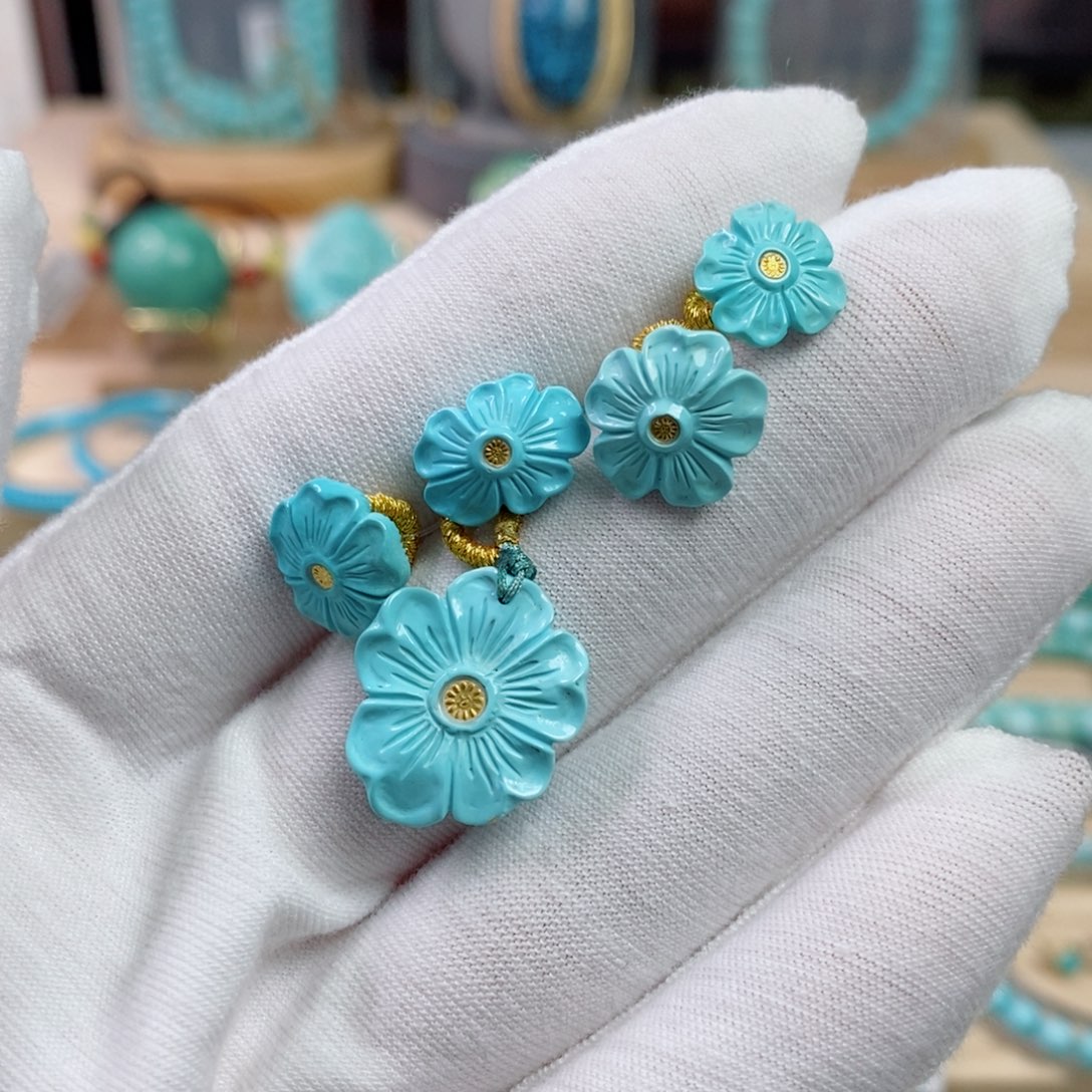 绿松石未镶嵌珠宝奇石