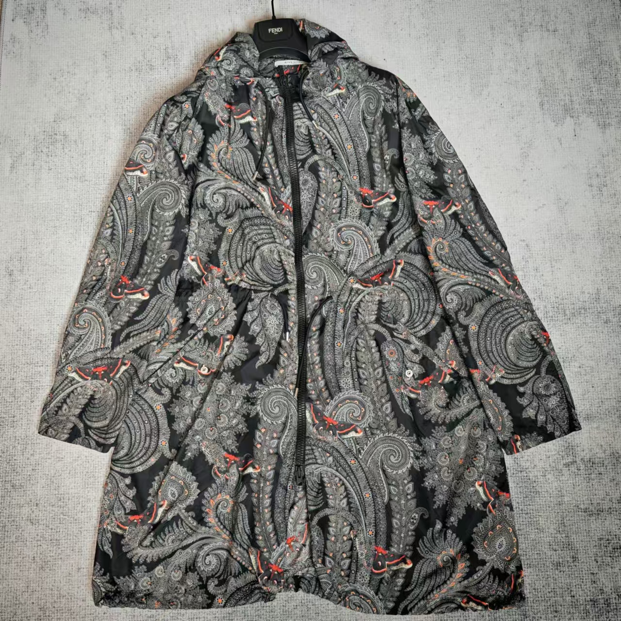 99新 Givenchy/纪梵希 猿头满印连帽外套 L码 99新