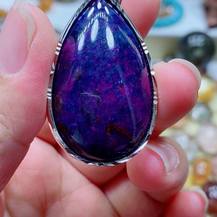 未镶嵌颈饰水晶二**努水晶